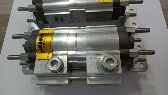 Vervang ROZION en JEONFF door Jahns MTO-2-4-A120 GEAR MOTOR Pressure 00 Flow Divider
